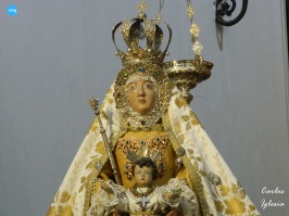 Traslado de los titulares de San Roque y la Virgen de la Sierra al altar mayor // Carlos Iglesia