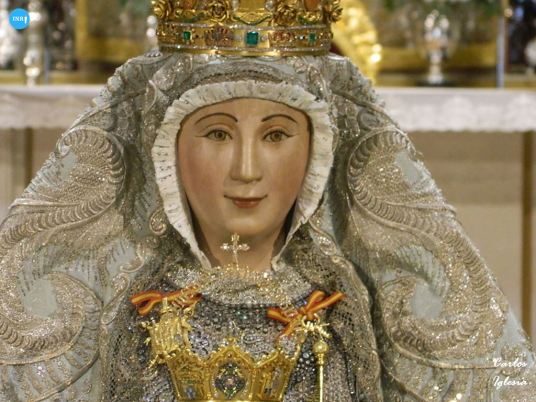 Virgen de los Reyes con manto celeste // Carlos Iglesia
