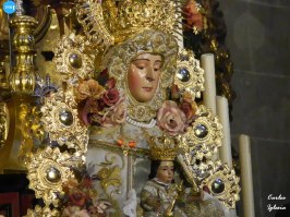 Rocío de Sevilla con la Virgen del Rocío // Carlos Iglesia