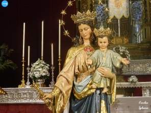 Veneración de María Auxiliadora Coronada // Carlos Iglesia