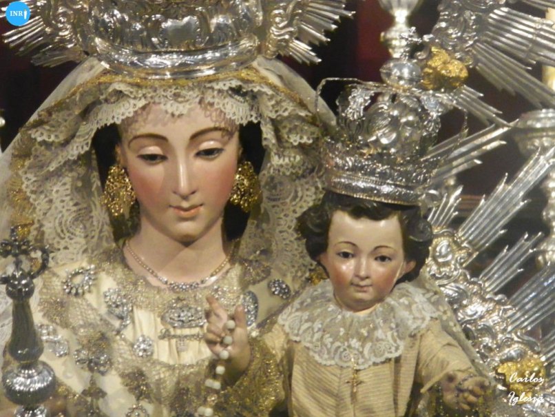 Veneración de la Virgen del Rosario de Montserrat // Carlos Iglesia