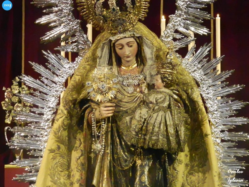 Veneración de la Virgen del Amparo // Carlos Iglesia