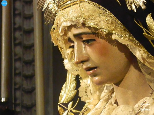 Besamanos de la Virgen de la Amargura // Carlos Iglesia