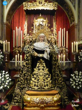Besamanos de la Virgen de la Soledad de San Lorenzo // Carlos Iglesia